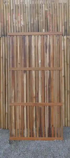 Product image 7 of the product “bamboo weave fence with laminated surround finished with 2 coats of pu ”
